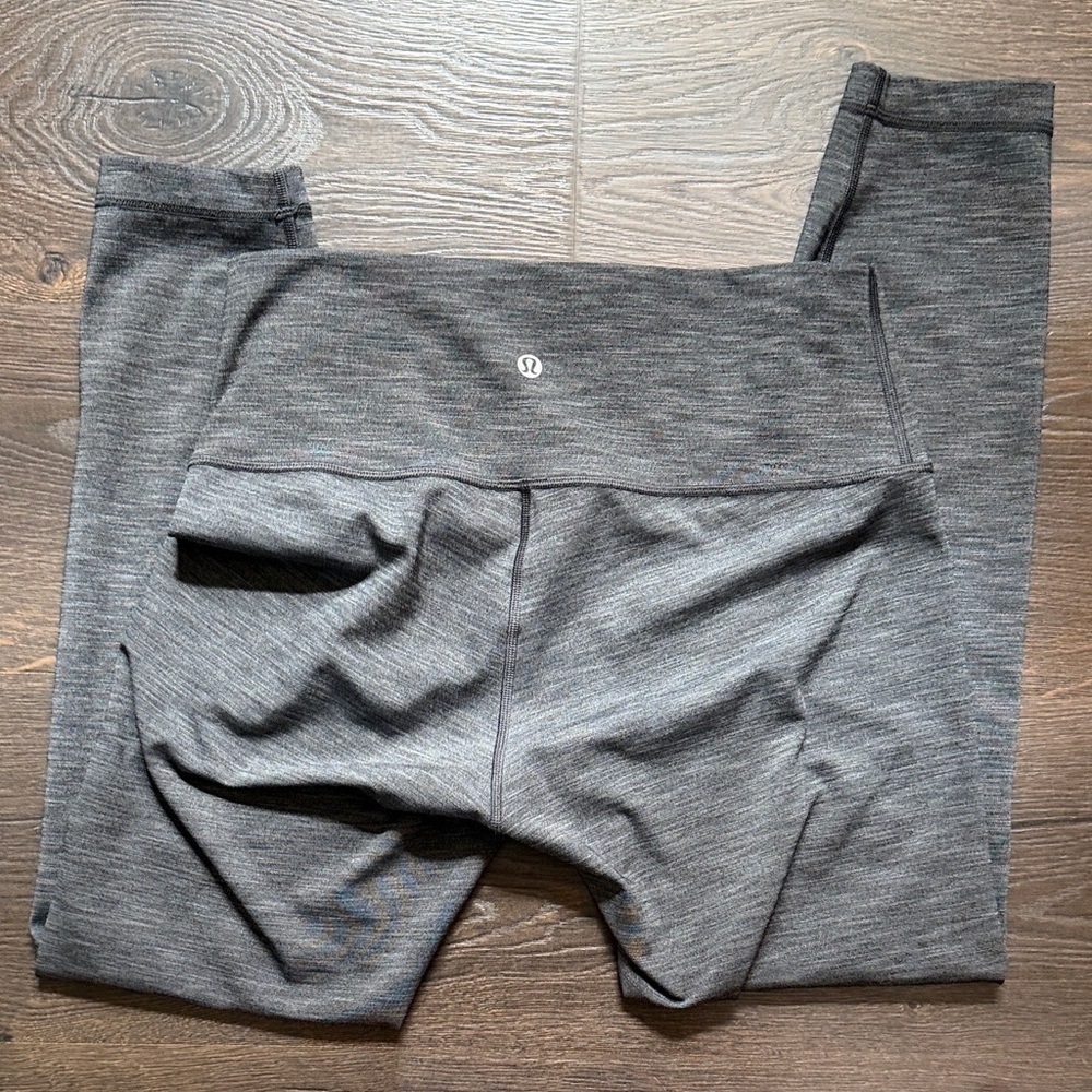 Women’s Lululemon High-Rise Gray Leggings size 8 - 27in inseam - Picture 4 of 6